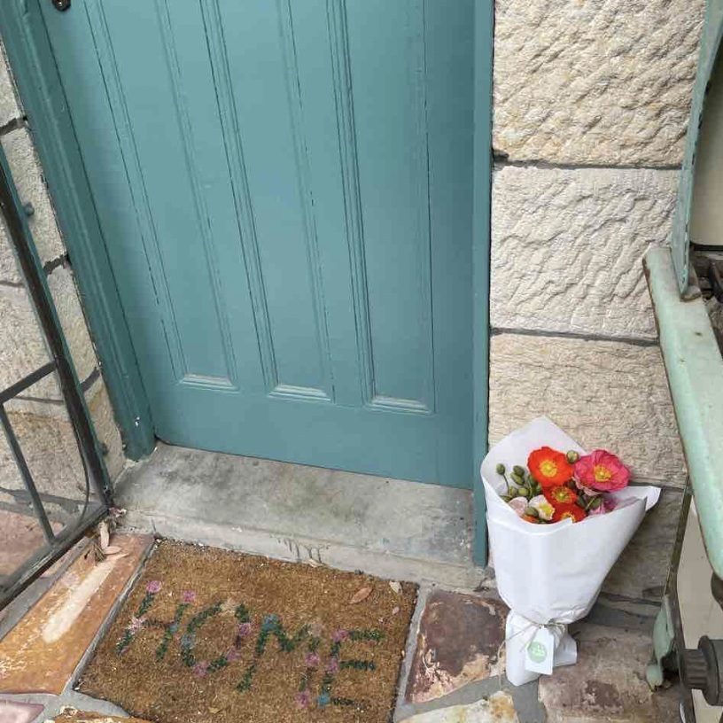 Flowers delivered on doorstep in Sydney